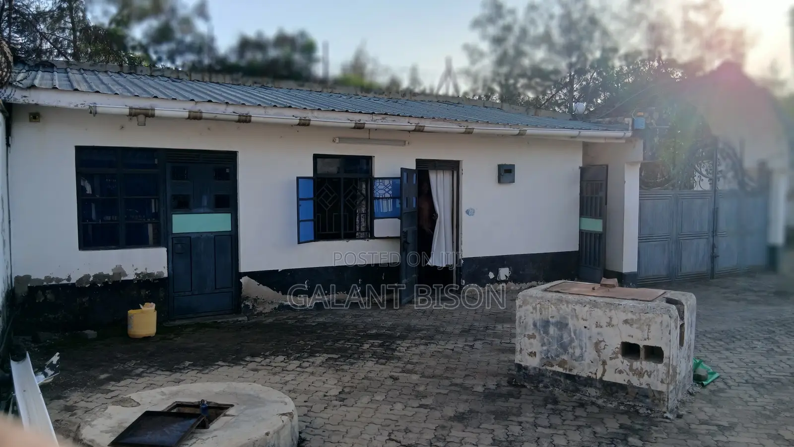 4bdrm Maisonette in Alendu, Kolwa Central for sale