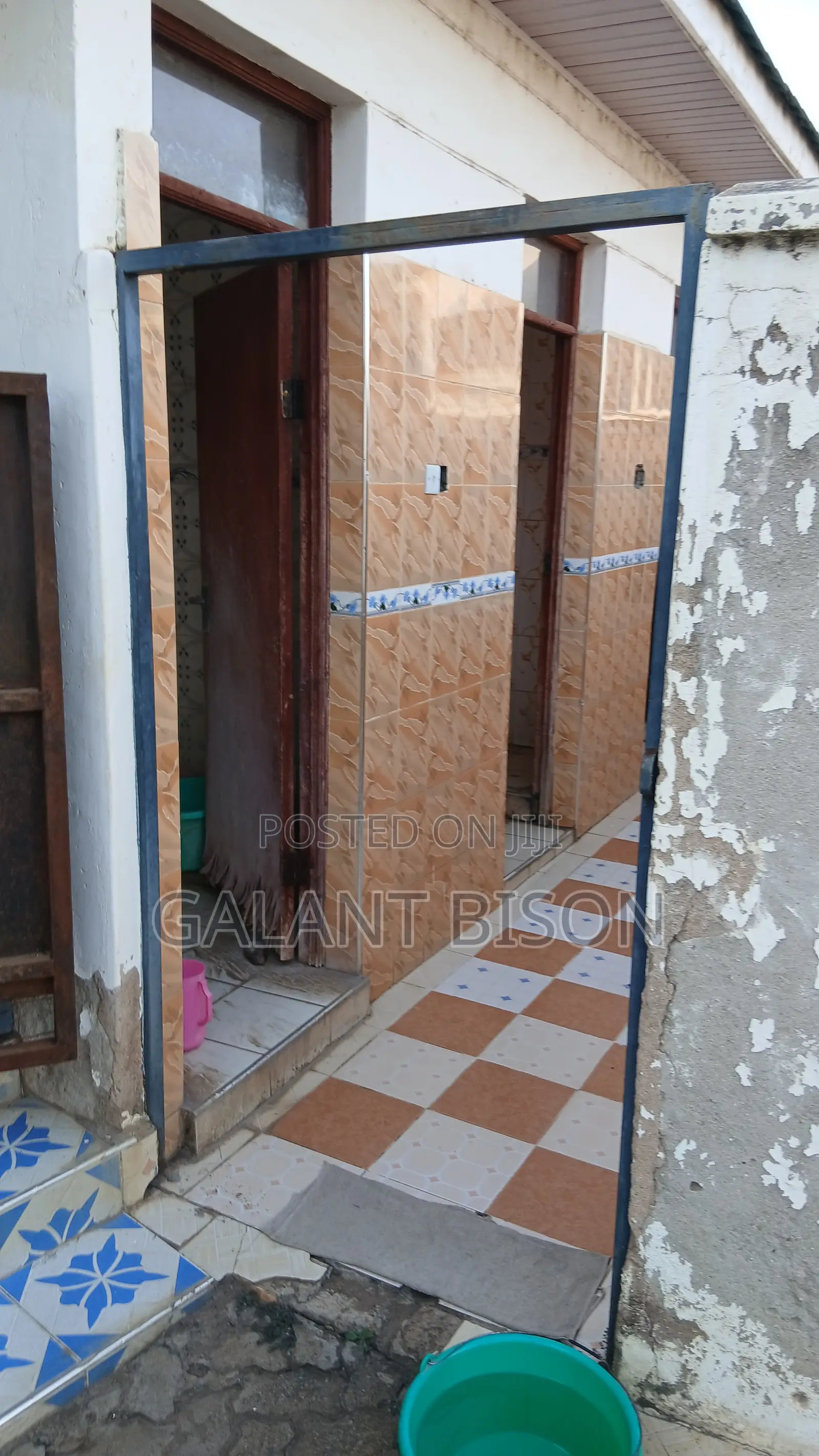 4bdrm Maisonette in Alendu, Kolwa Central for sale