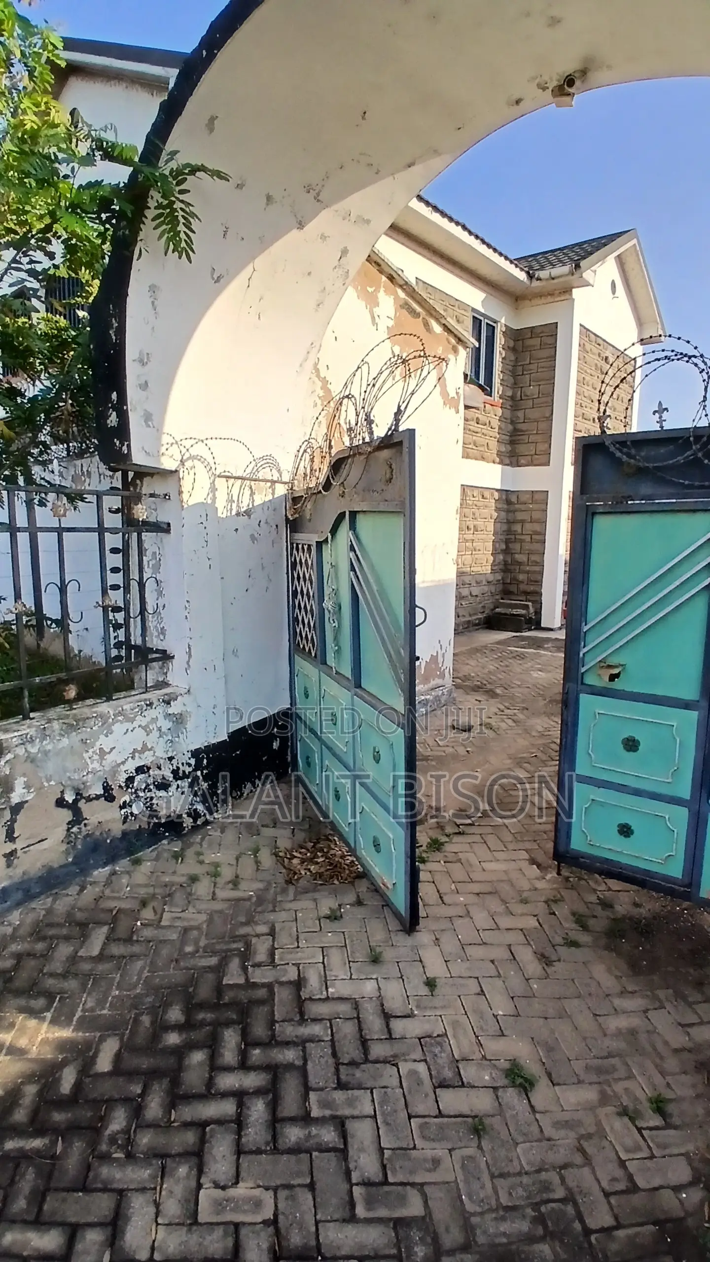 4bdrm Maisonette in Alendu, Kolwa Central for sale