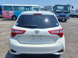 Toyota Vitz 1.0 FWD 5dr 2019 Pearl