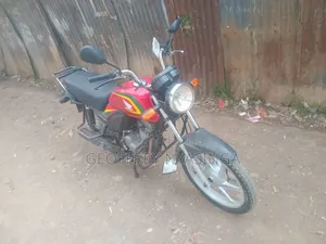 Honda CB 2021 Red