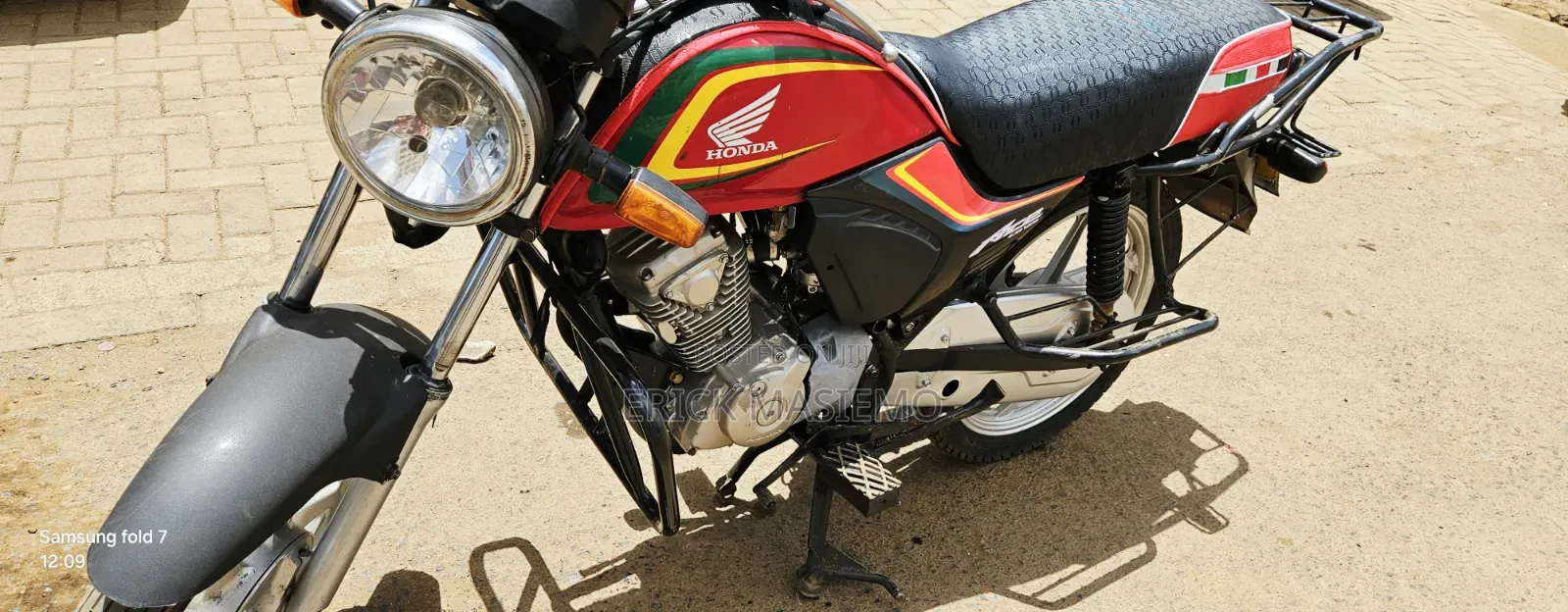 Honda CB 2024 Red