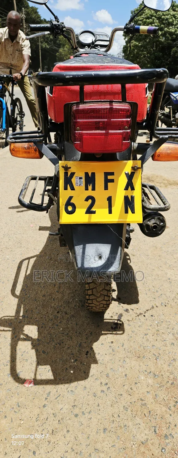 Honda CB 2024 Red