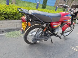 Bajaj Boxer 125 2025 Red