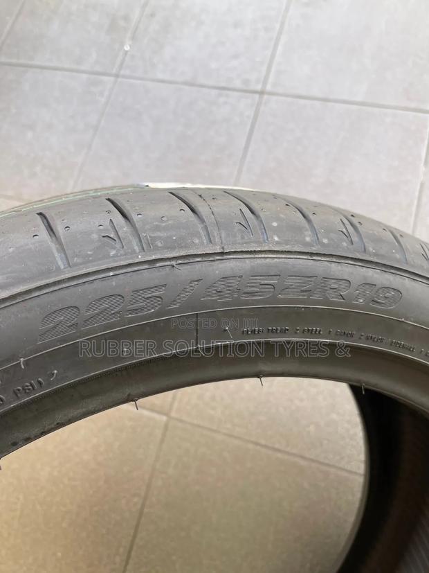 225 /45 R19 TOYO TIRES 96Y Made in Japan - thumbnail 2