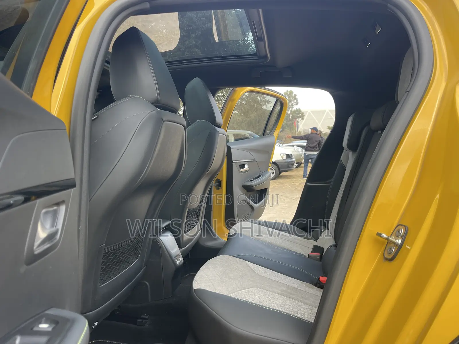 Peugeot 208 2020 Yellow