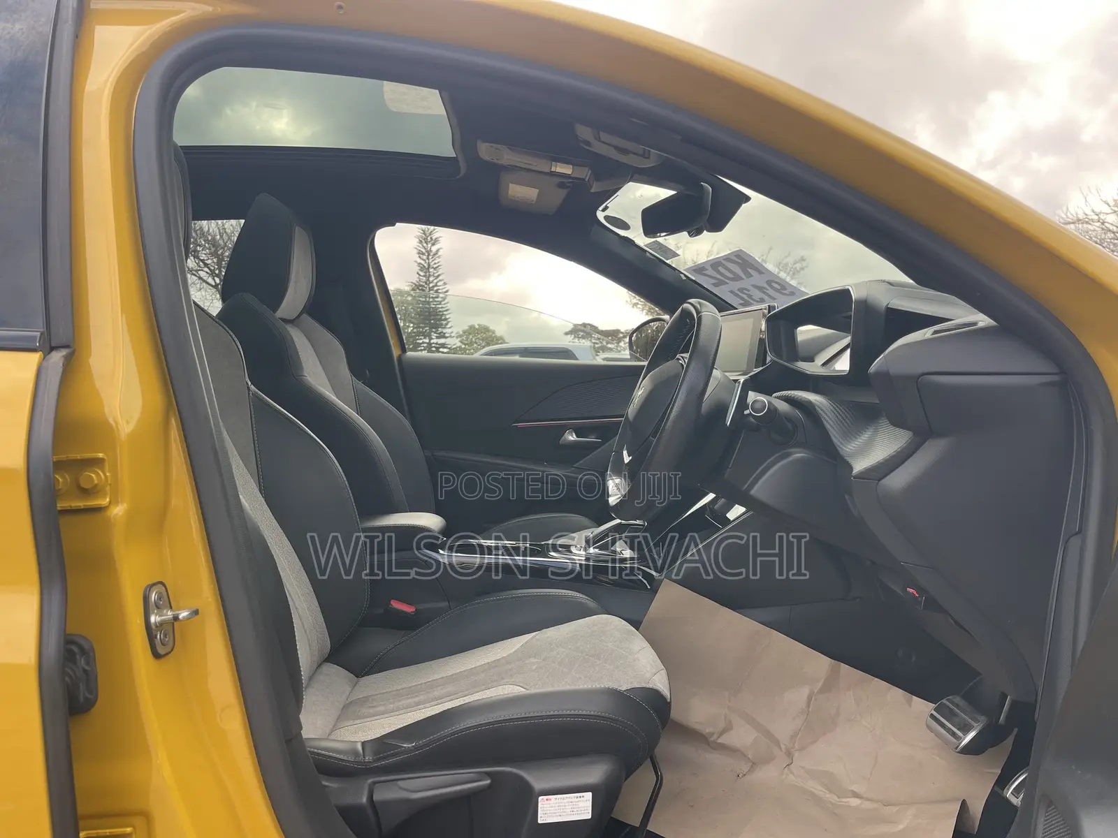 Peugeot 208 2020 Yellow