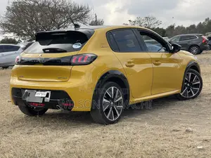 Peugeot 208 2020 Yellow