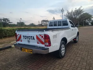 Toyota Hilux 2008 White