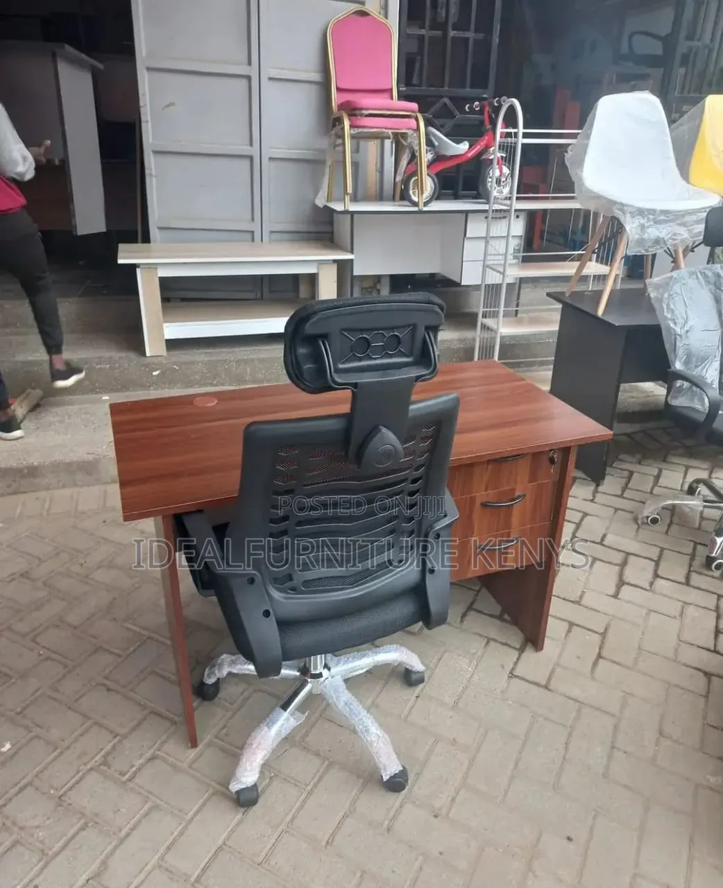 Office Desk With Orthopedic Chair
