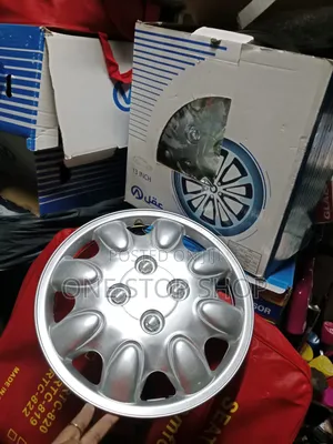 13" Wheel Caps With 8spoke Split Bubble Pattern With Faux Lug Nut