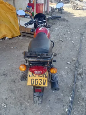 Bajaj Boxer 150 UG 2025 Red