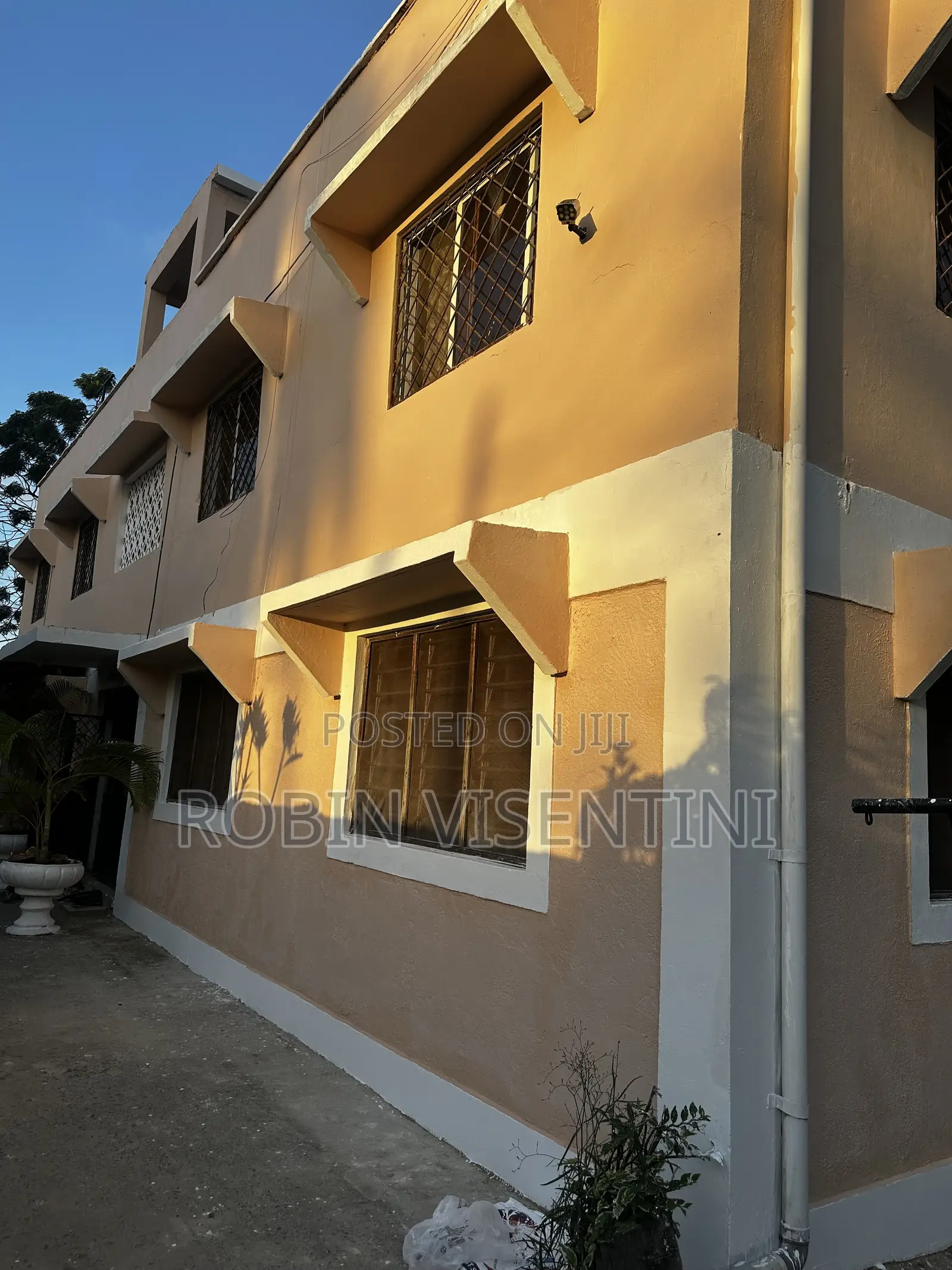 8bdrm Block of Flats in Mtambo for sale