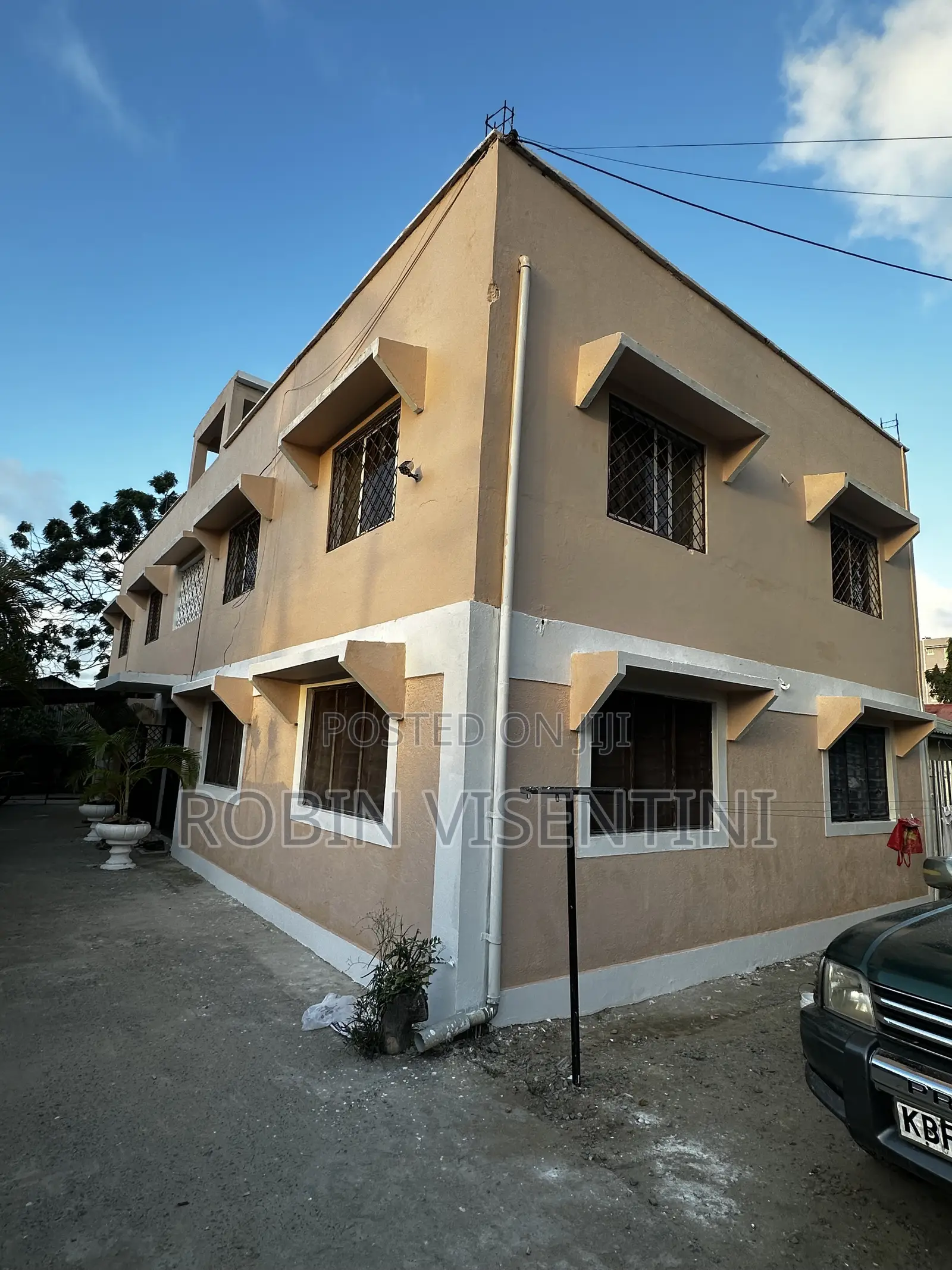8bdrm Block of Flats in Mtambo for sale