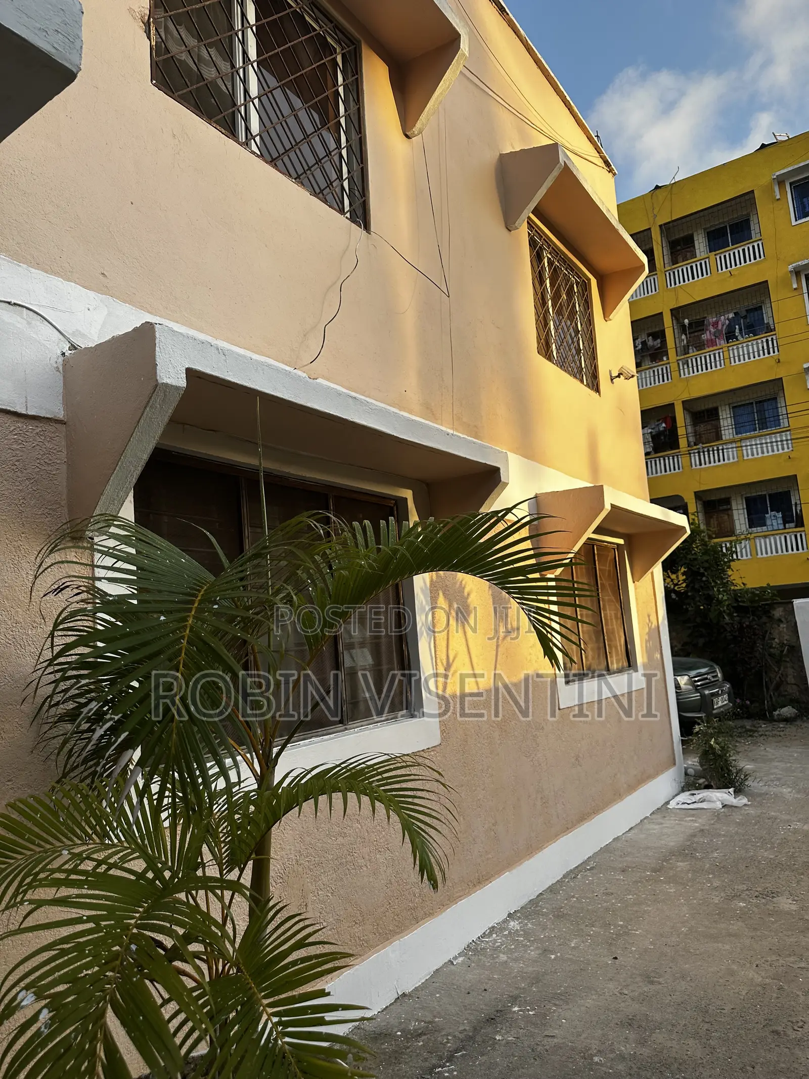 8bdrm Block of Flats in Mtambo for sale