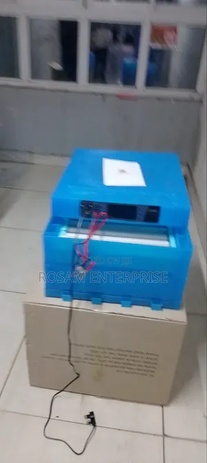 Incubator 128Egg Capacity