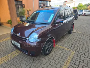 Toyota Sienta 2014 Maroon