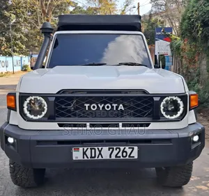 Toyota Land Cruiser 2012 White