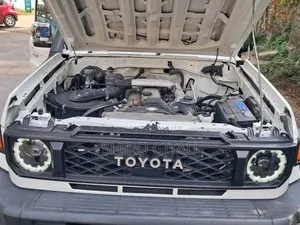 Toyota Land Cruiser 2012 White