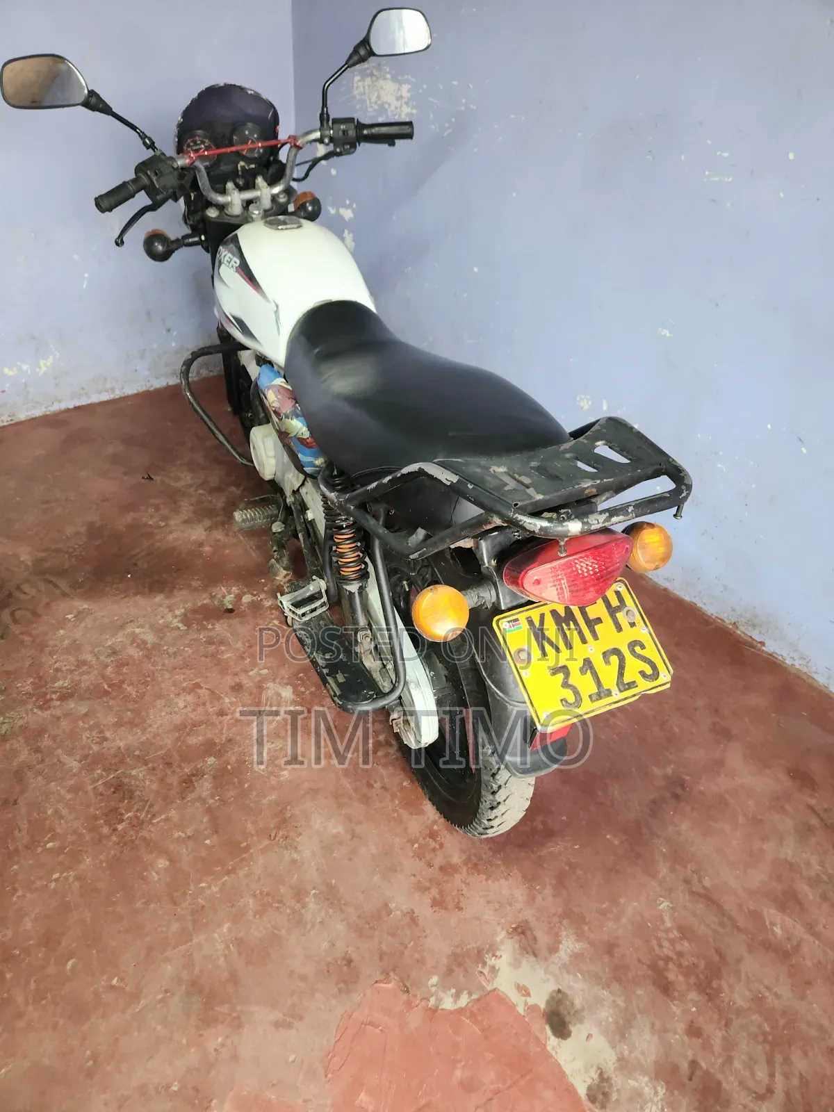 Bajaj Boxer 150 UG 2023 White