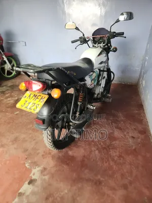 Bajaj Boxer 150 UG 2023 White