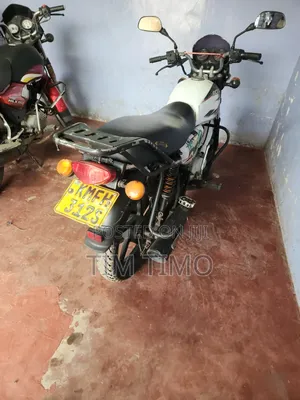 Bajaj Boxer 150 UG 2023 White