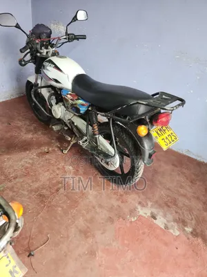 Bajaj Boxer 150 UG 2023 White