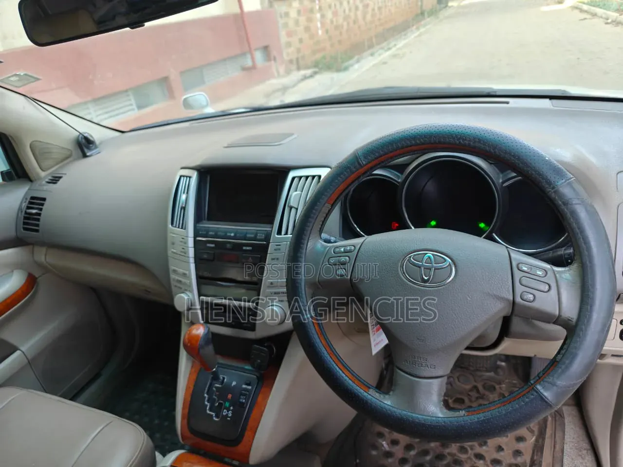 Toyota Harrier 240G 2012 White