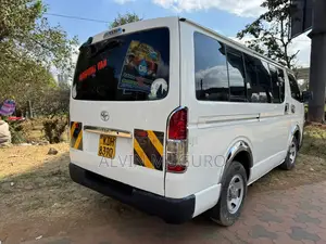 Toyota HiAce 2015 White