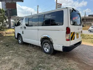 Toyota HiAce 2015 White