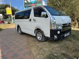 Toyota HiAce 2015 White