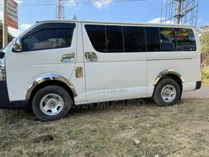Toyota HiAce 2015 White