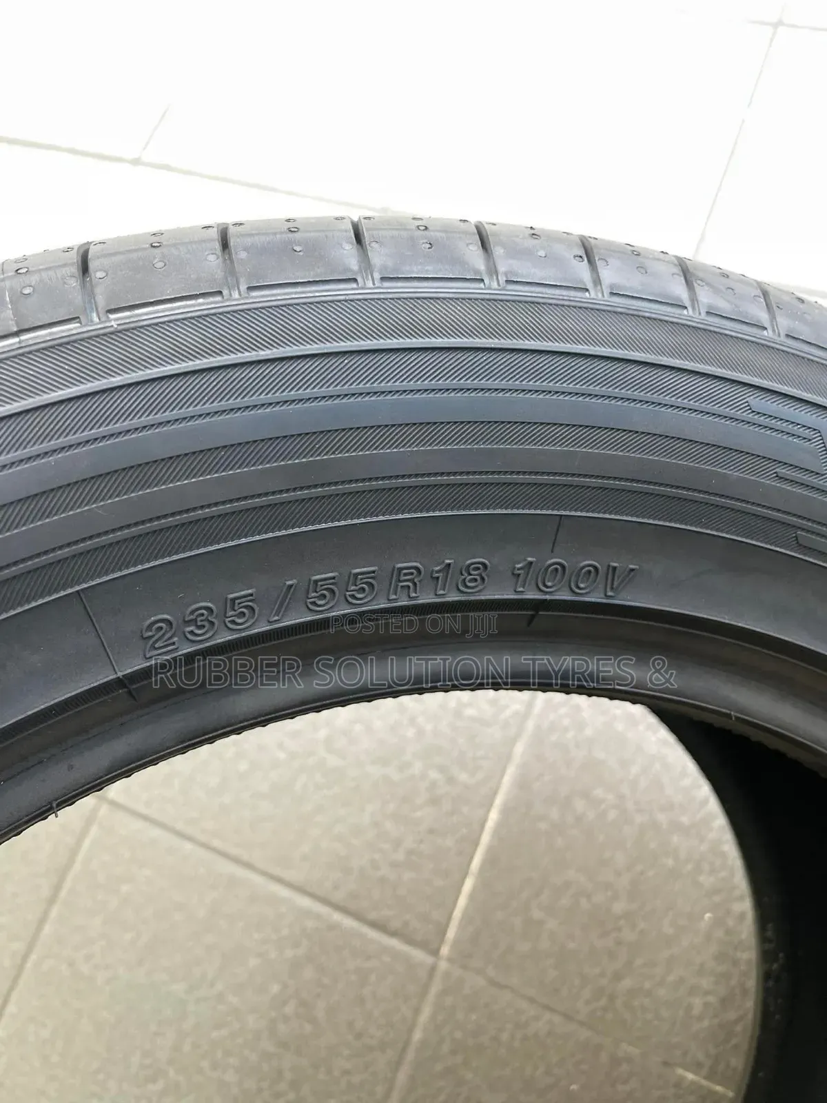 235 /55 R18 Yokohama Tyres 100V BLUEARTH-XT Made in Japan