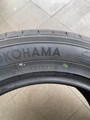 235 /55 R18 Yokohama Tyres 100V BLUEARTH-XT Made in Japan