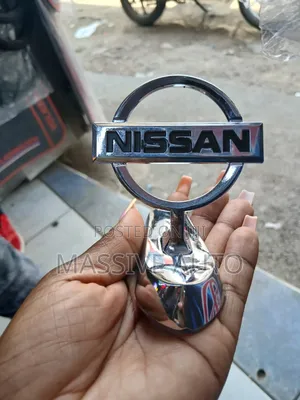 Nissan Front Car Logo / Emblem Front Badge Bonet Metal Hood Sticker