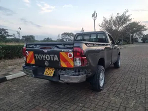 Toyota Hilux 2019 Gray