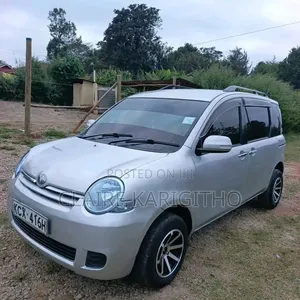 Toyota Sienta 1.5 FWD 2012 Silver