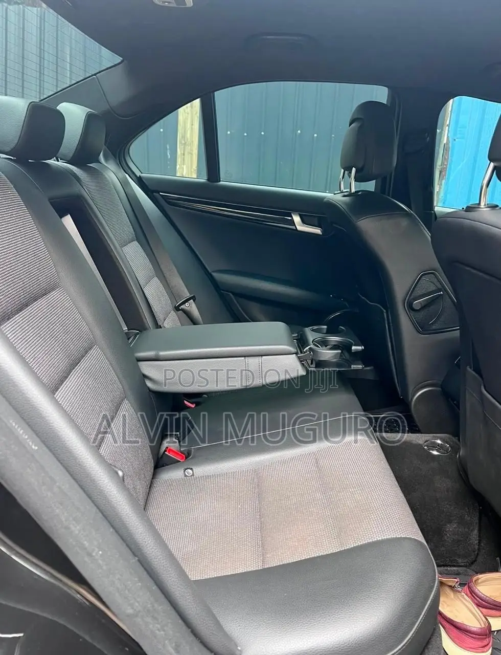 Mercedes-Benz C200 2012 Black