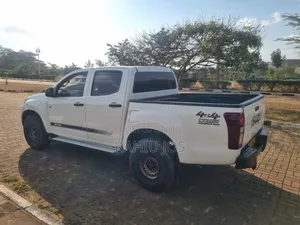 Isuzu D-MAX 2014 Off white