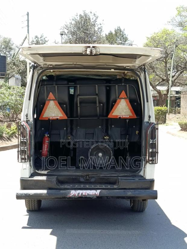 Toyota HiAce 2009 White - thumbnail 10