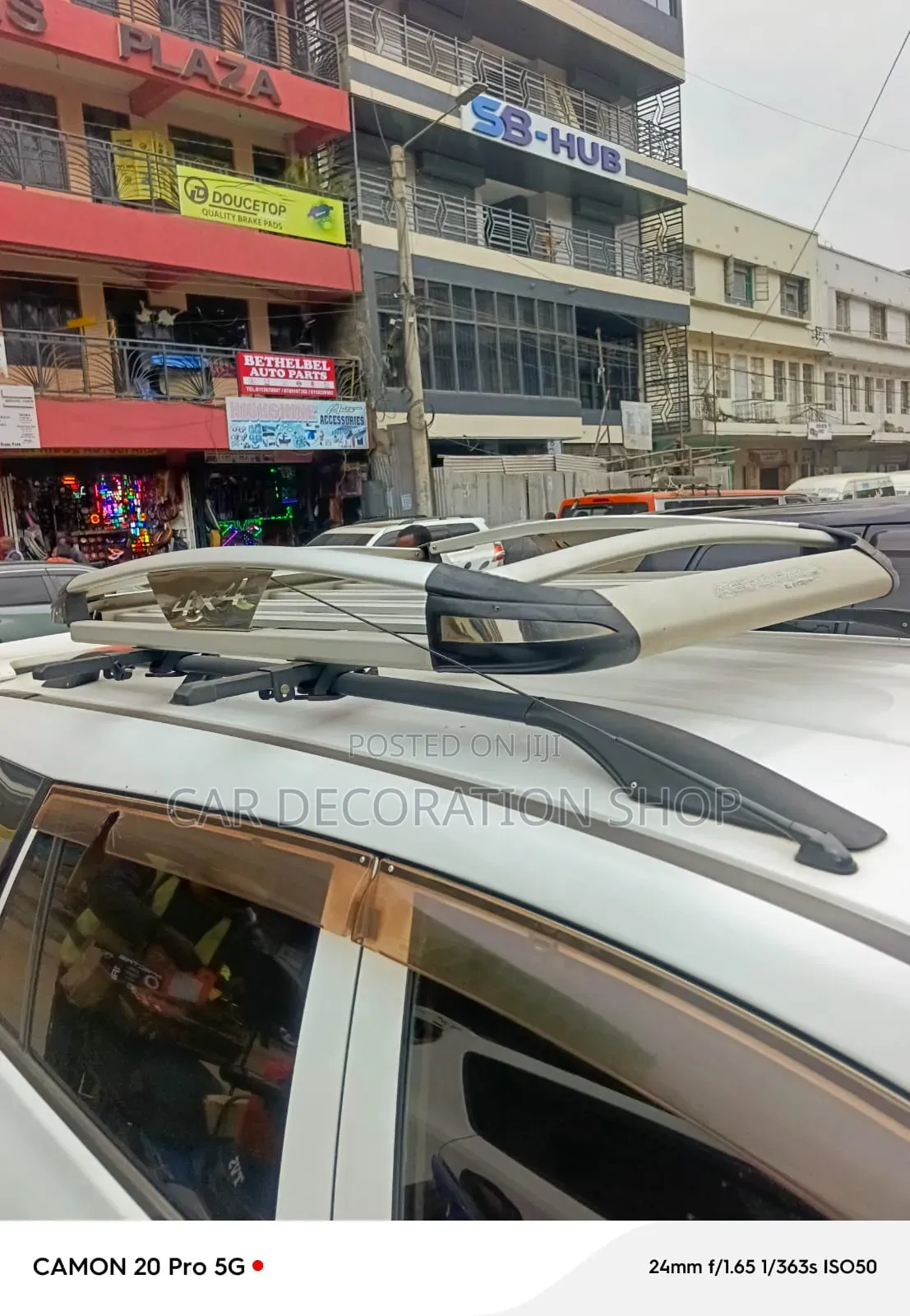Universal 4x4 Aluminum Car Roof Rack Mounted on Car Roof