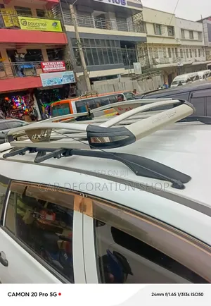 Universal 4x4 Aluminum Car Roof Rack Mounted on Car Roof
