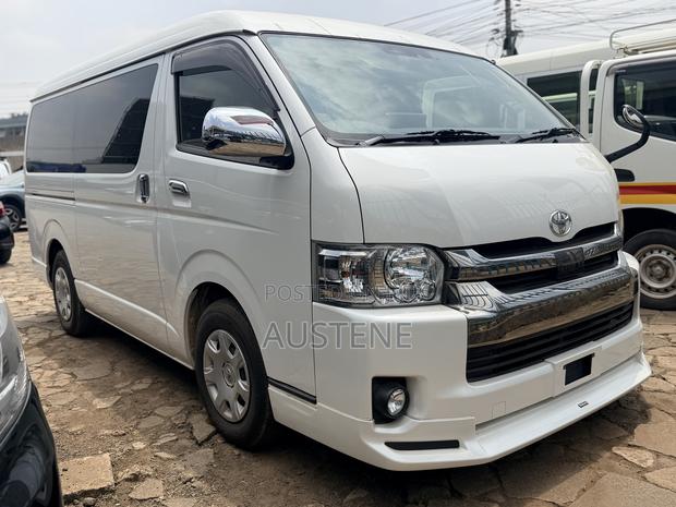 Toyota HiAce 2018 White