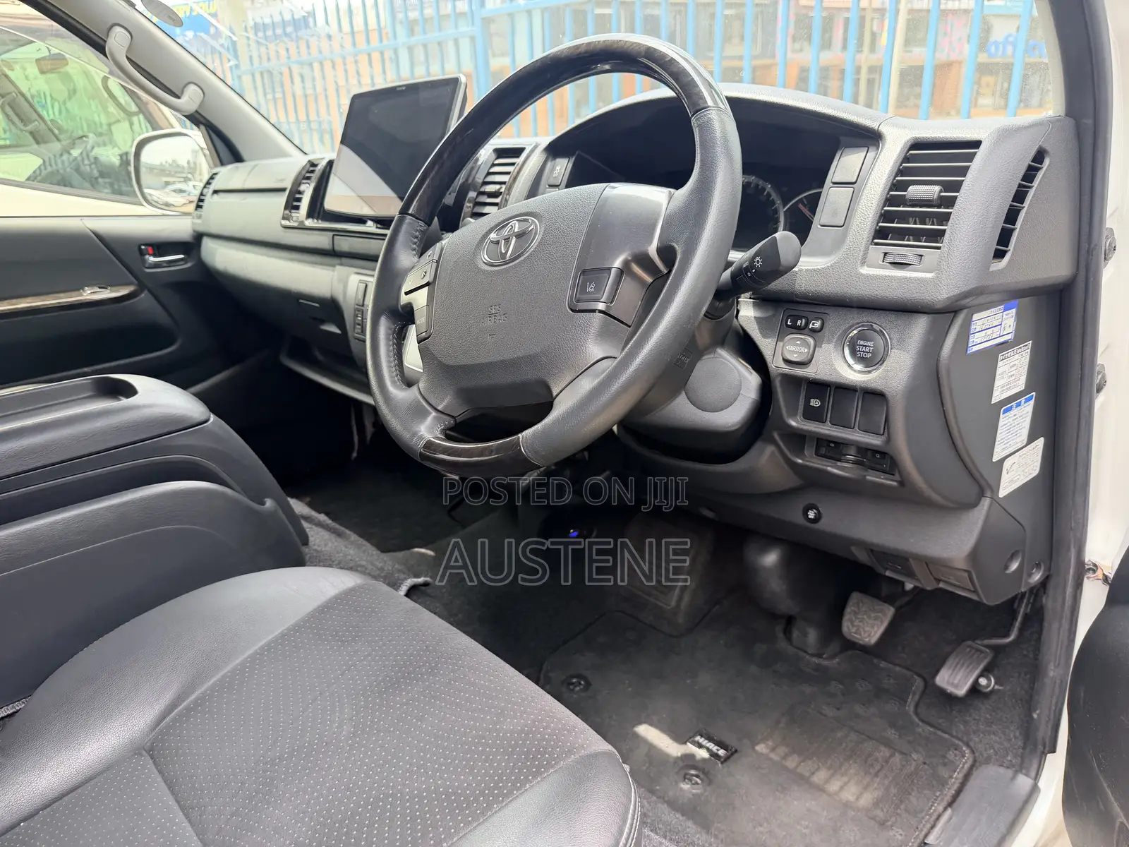 Toyota HiAce 2018 White
