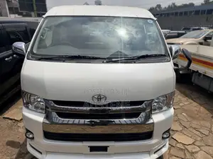 Toyota HiAce 2018 White