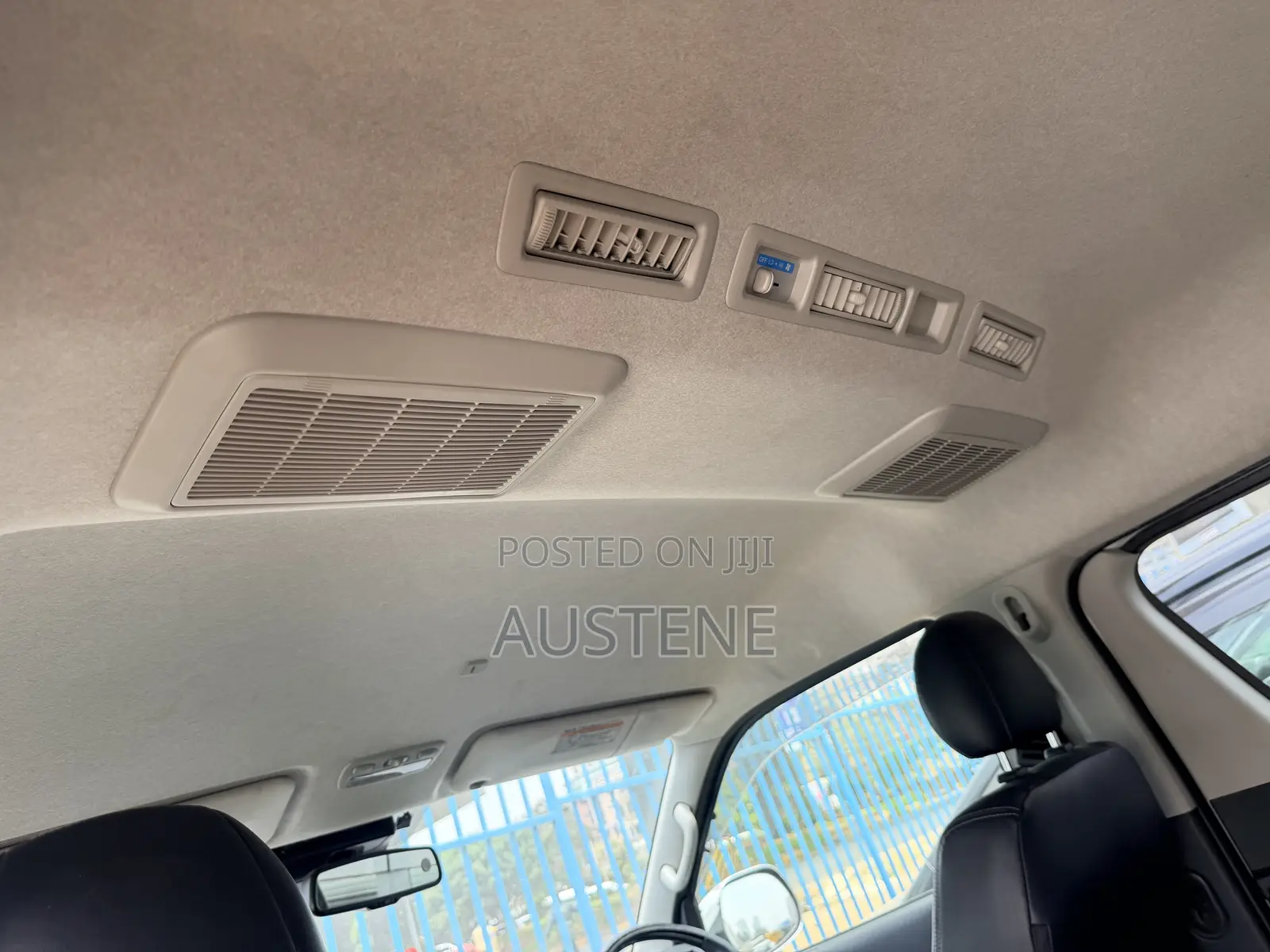 Toyota HiAce 2018 White