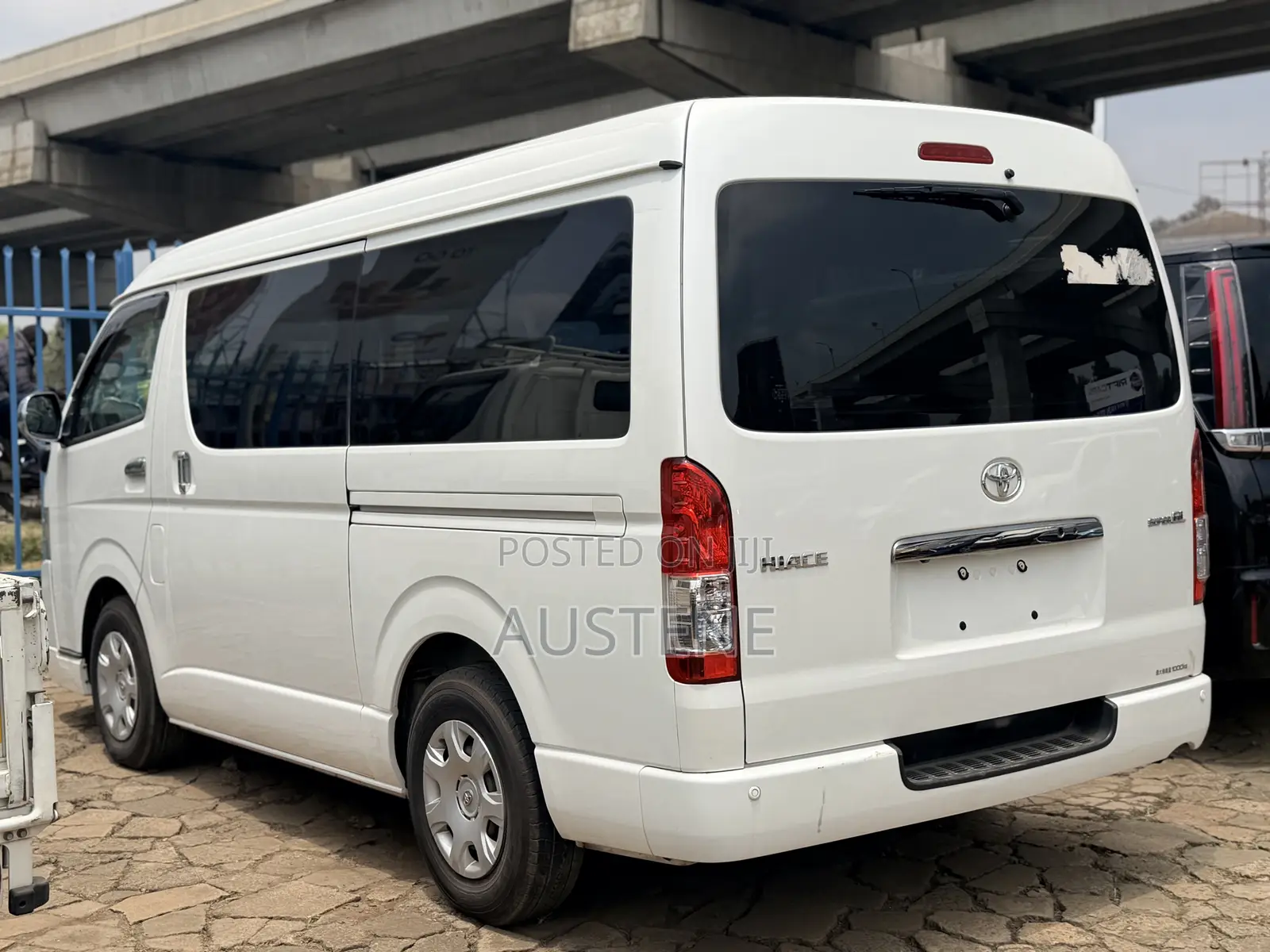 Toyota HiAce 2018 White