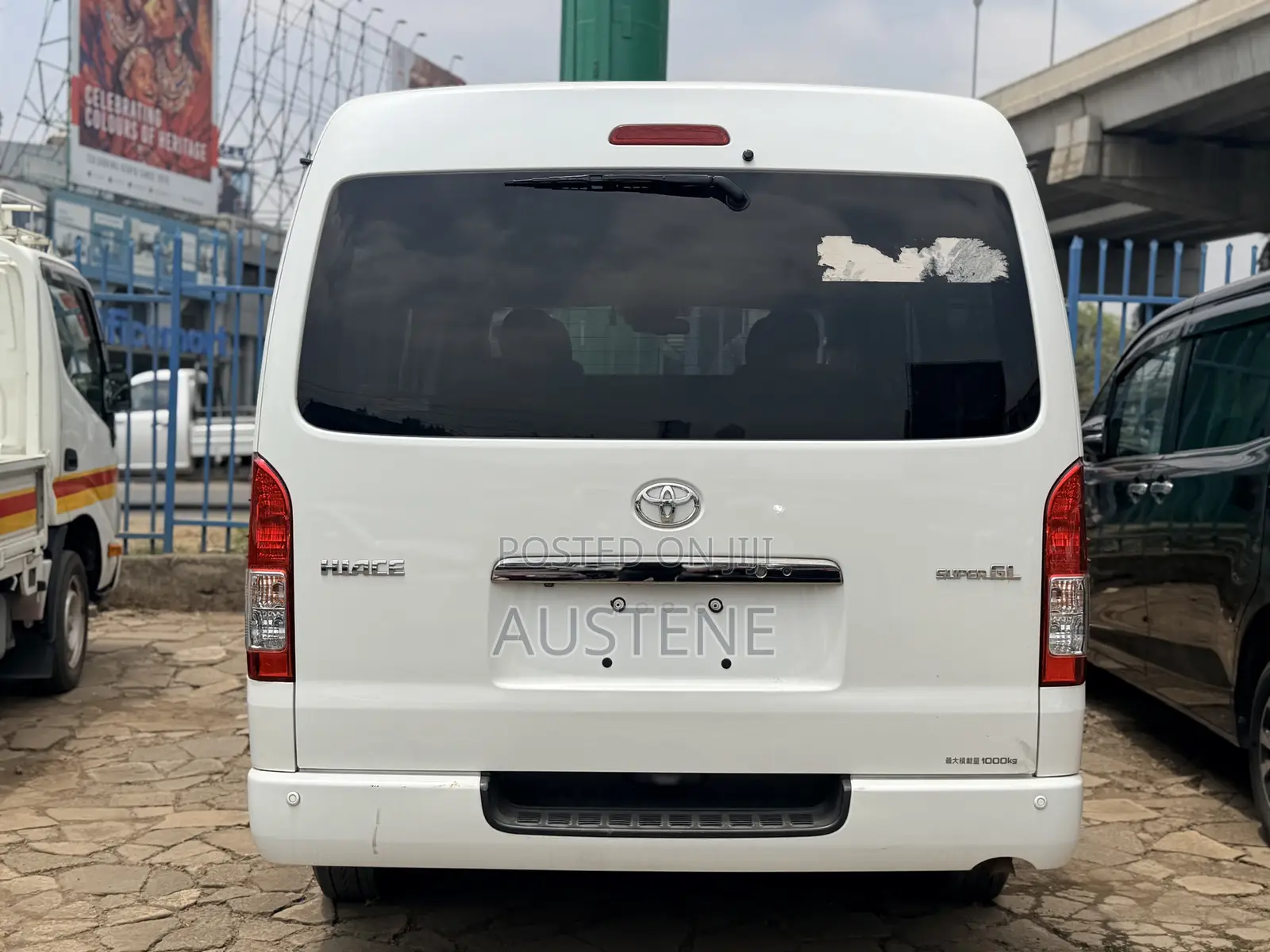 Toyota HiAce 2018 White