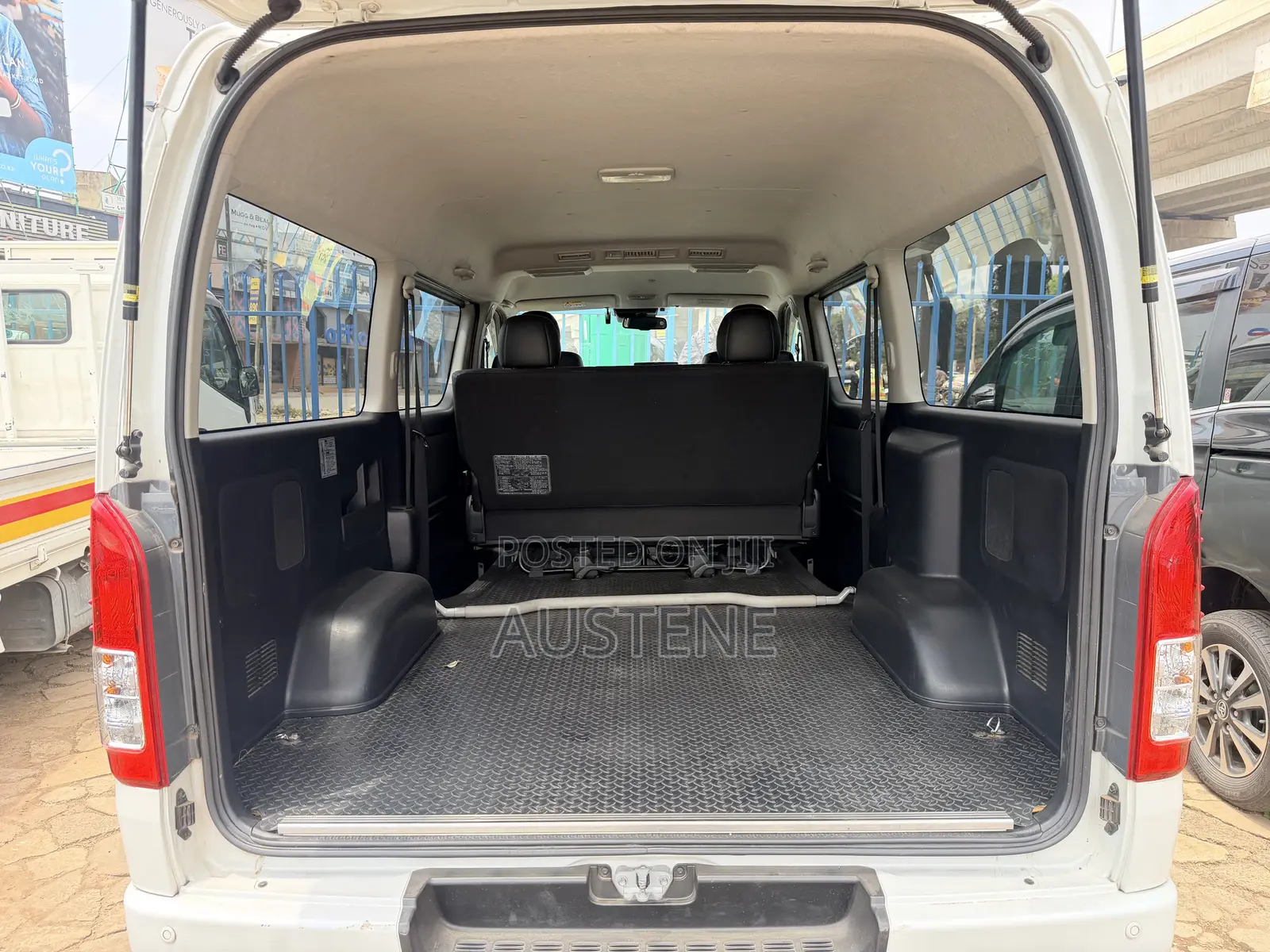 Toyota HiAce 2018 White