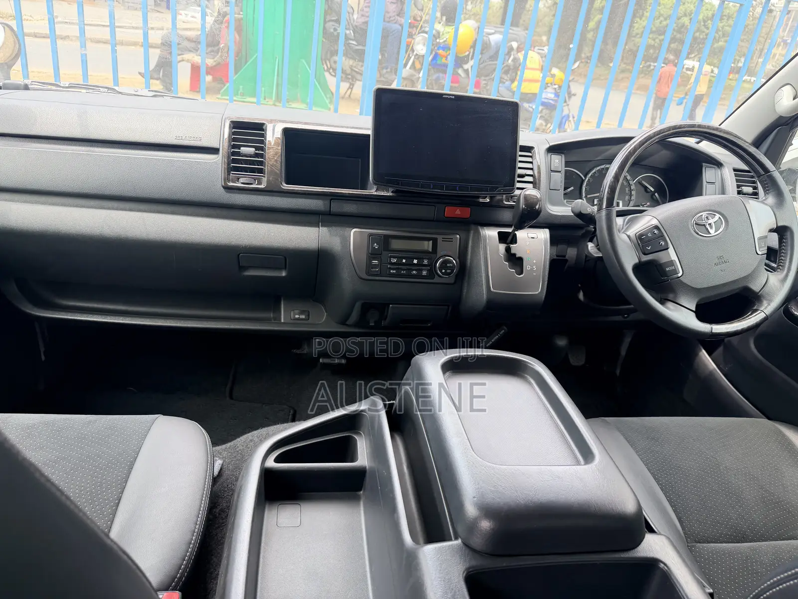 Toyota HiAce 2018 White